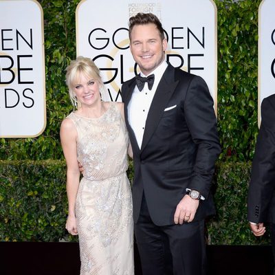 Anna Faris y Chris Pratt en la alfombra roja de los Globos de Oro 2015