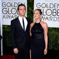 Justin Theroux y Jennifer Aniston en la alfombra roja de los Globos de Oro 2015