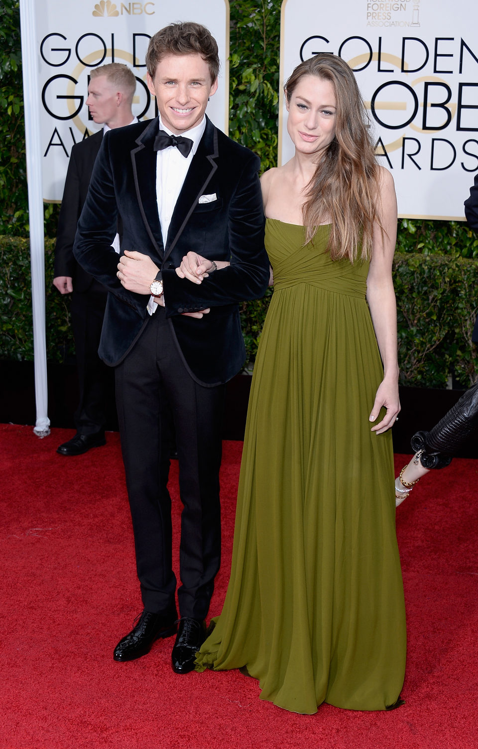 Eddie Redmayne y Hannah Bagshawe en la alfombra roja de los Globos de Oro 2015