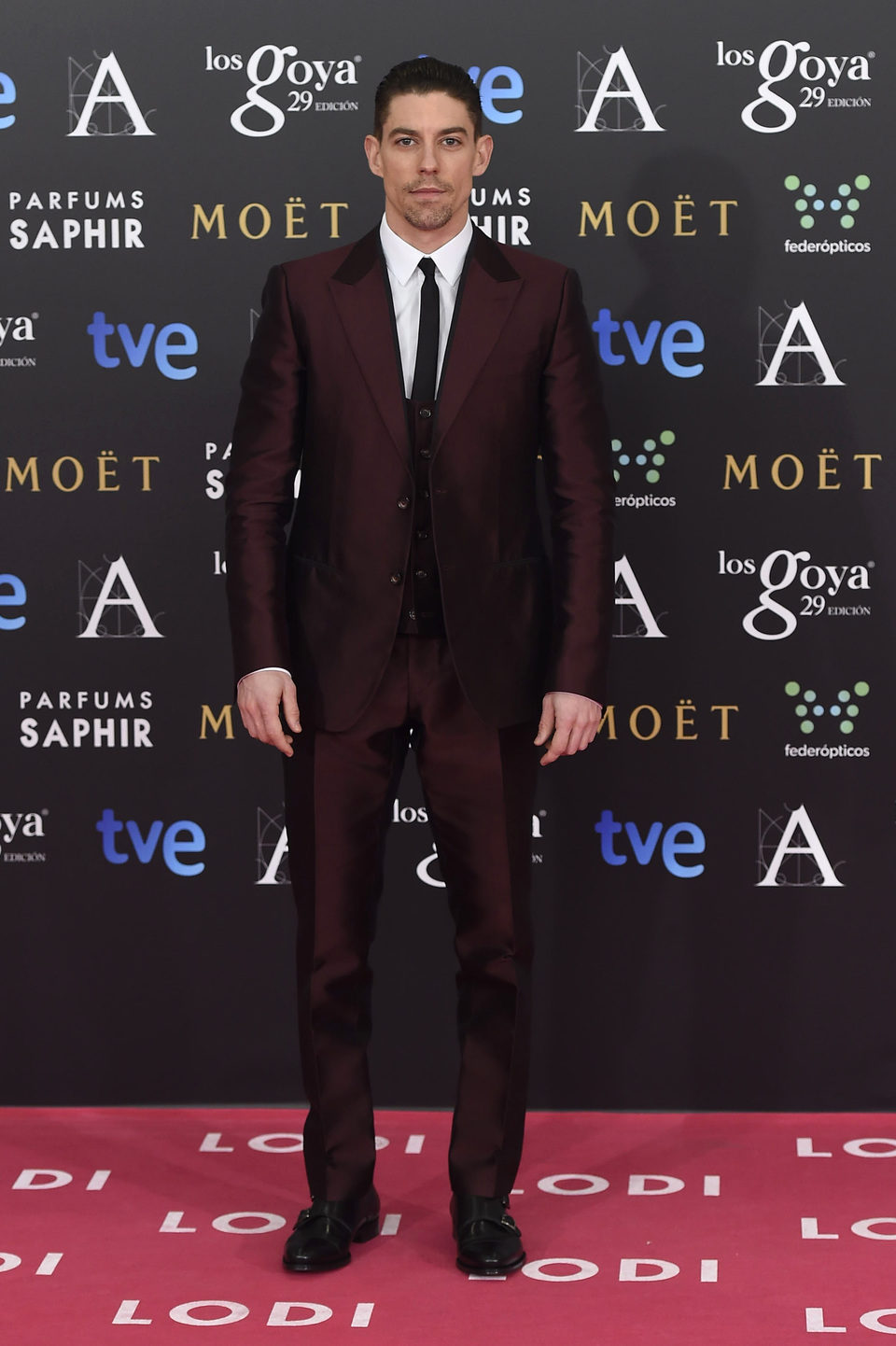 Adrián Lastra en la alfombra rosa de los Goya 2015