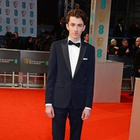 Matthew Beard en la alfombra roja de los BAFTA 2015