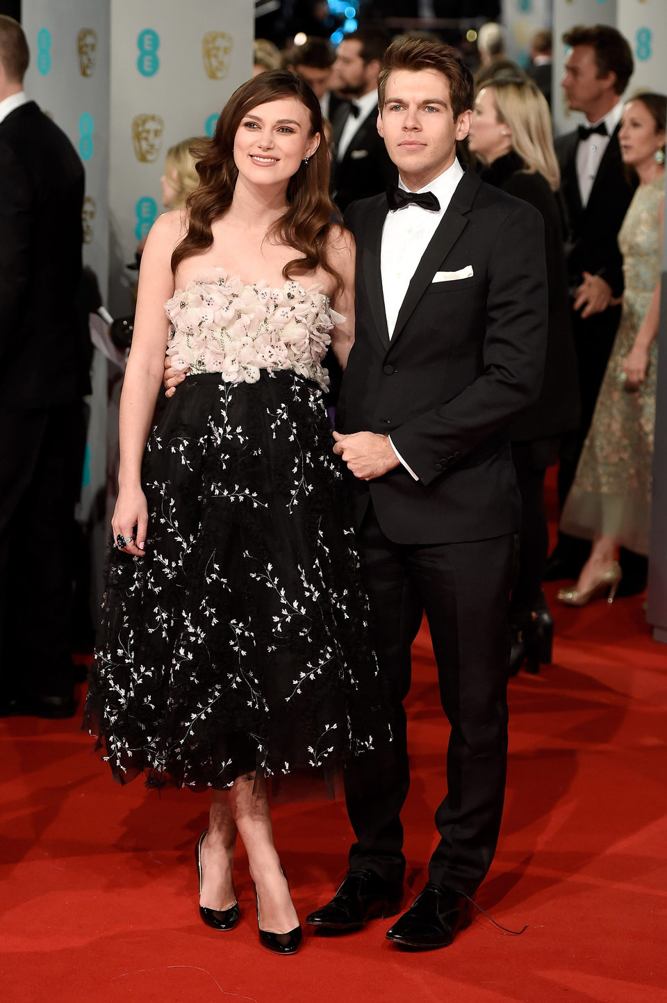 Keira Knightley y James Righton en los Premios BAFTA 2015