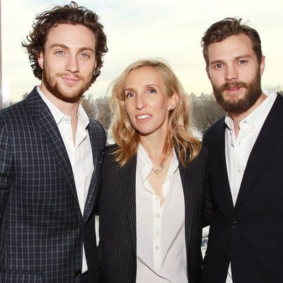 Sam Taylor Johnson con Aaron Taylor-Johnson y Jamie Dornan en el evento fan de 'Cincuenta sombras de Grey'