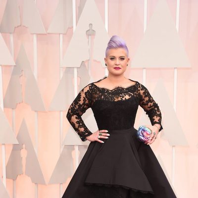 Kelly Osbourne en la alfombra roja de los Oscar 2015