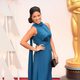 Gina Rodriguez posa en la alfombra roja de los Oscar 2015 