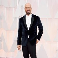 Common en la alfombra roja de los premios Oscar 2015