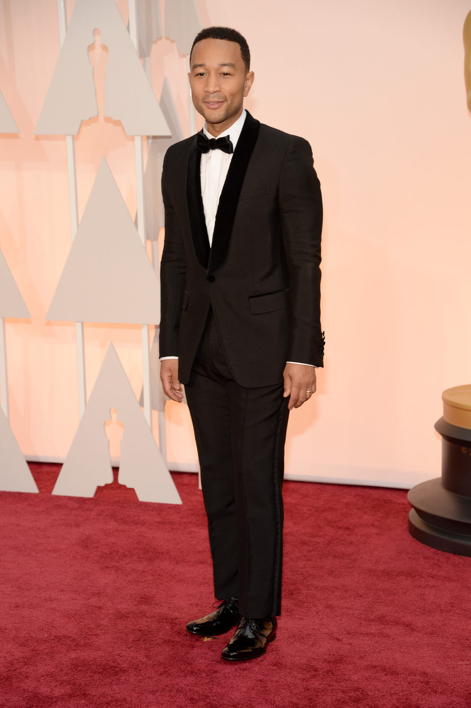 John Legend posa en la alfombra roja de los Oscar 2015