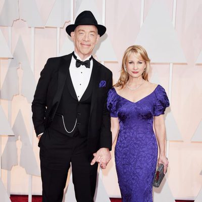 J.K. Simmons junto a su mujer Michelle Schumacher en la alfombra roja de los Oscar 2015