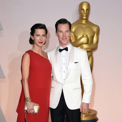 Benedict Cumberbatch junto a su mujer Sophie Hunter en la alfombra roja de los Oscar 2015