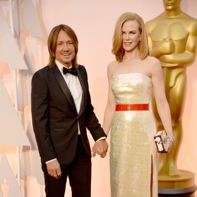 Nicole Kidman con su marido Keith Urban en la alfombra roja de los Oscar 2015