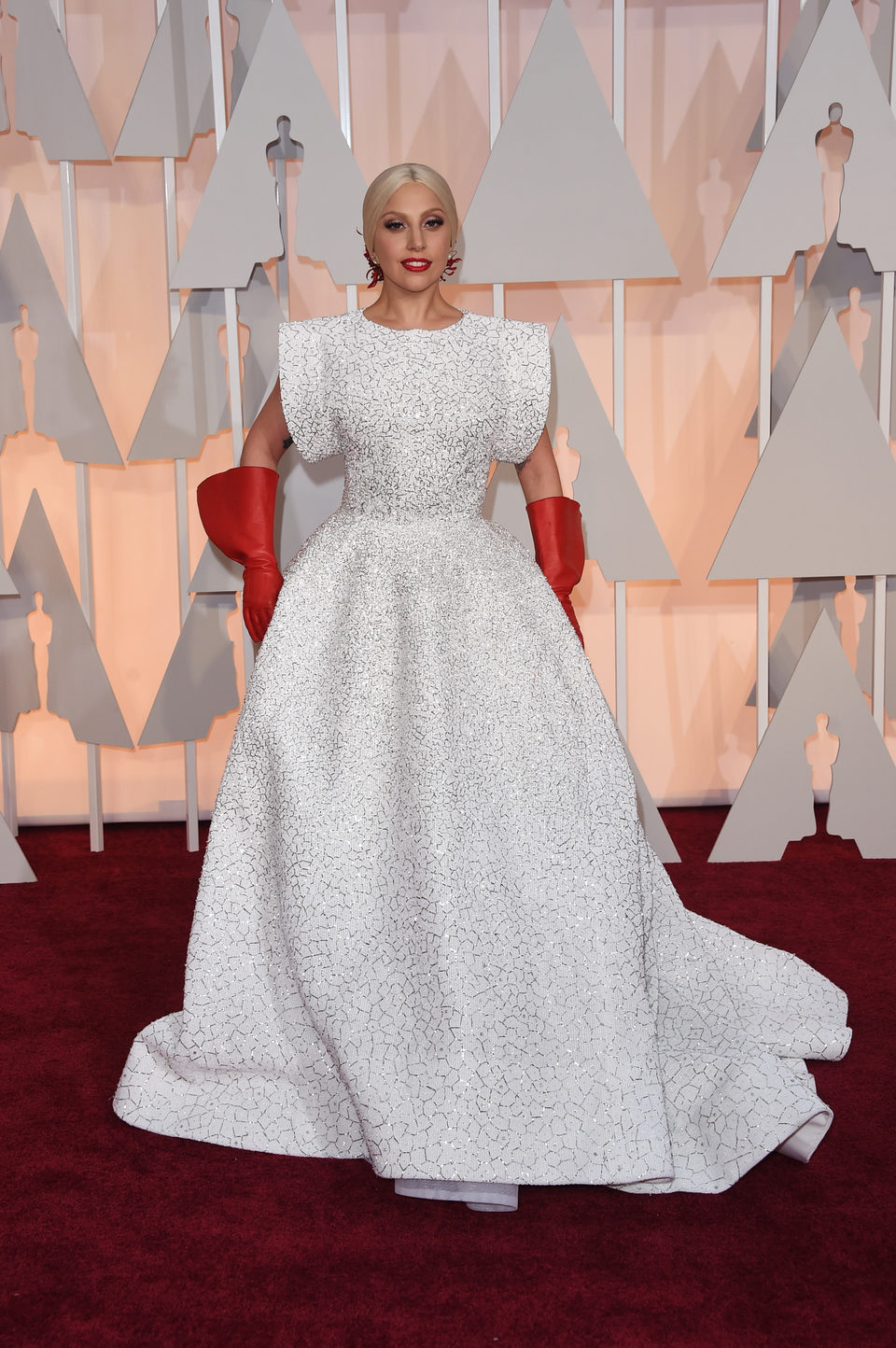 Lady Gaga en la alfombra roja de los Oscar 2015