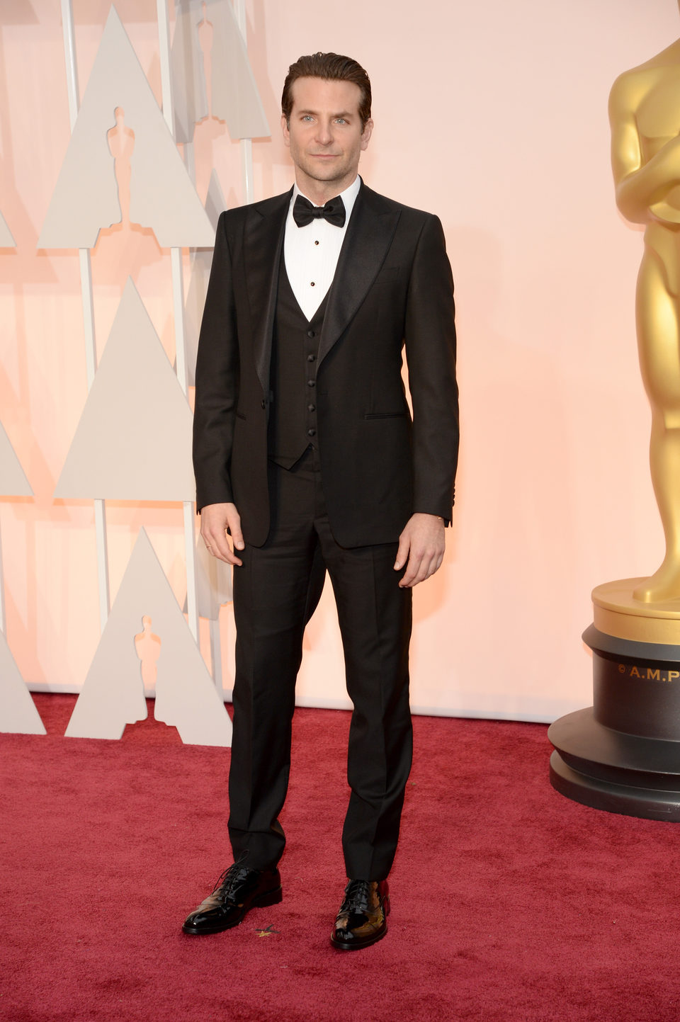 Bradley Cooper en la alfombra roja de los Oscar 2015