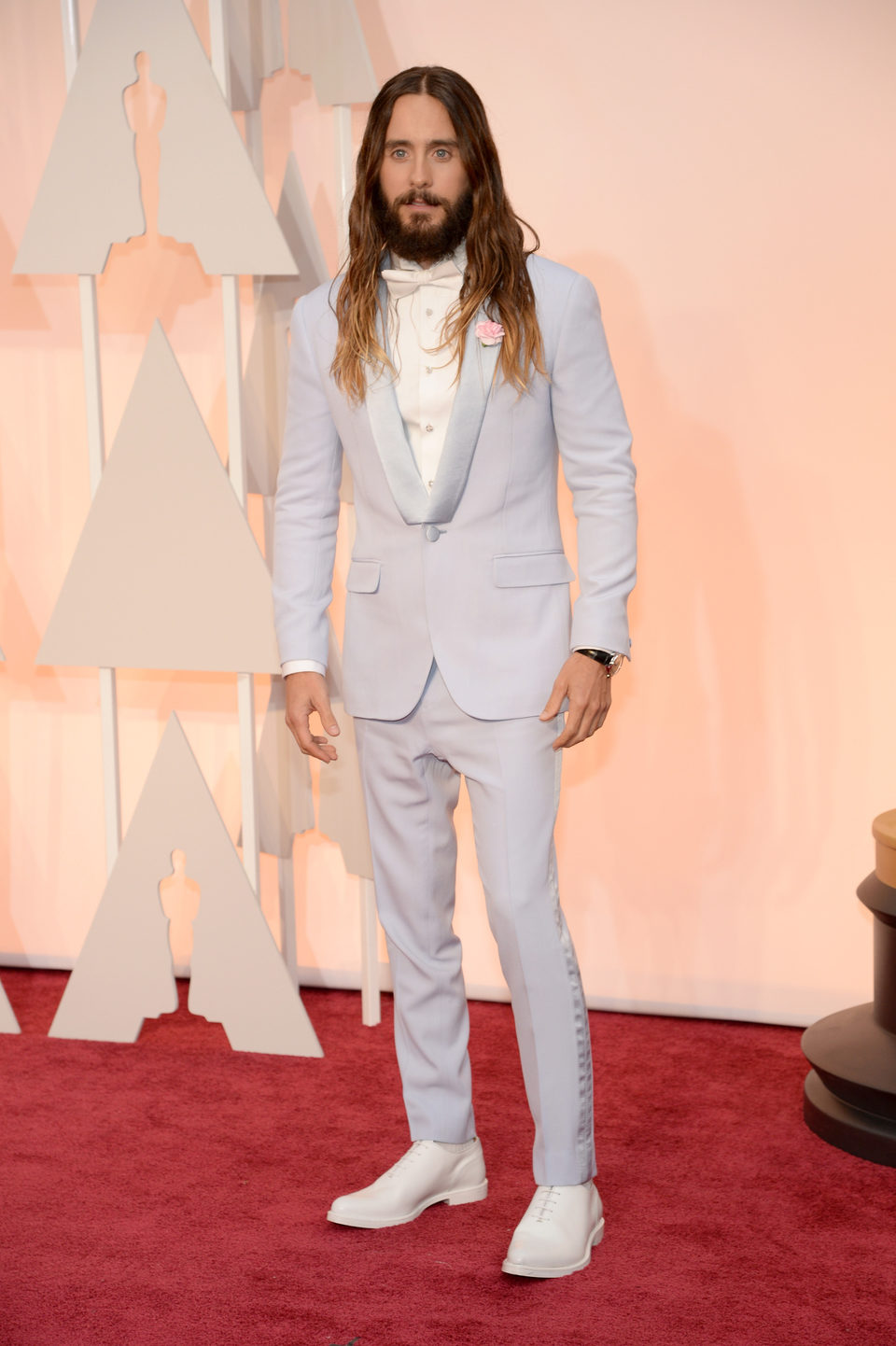 Jared Leto posa a su llegada a la alfombra roja de los Oscar 2015