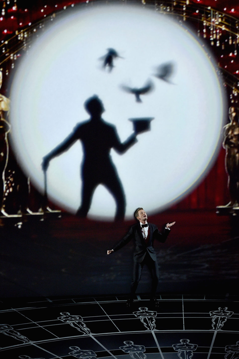 Neil Patrick Harris en el número musical inicial de los Oscar 2015