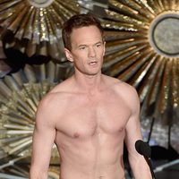 Neil Patrick Harris parodia a Michael Keaton en 'Birdman' en la gala de los Oscar 2015