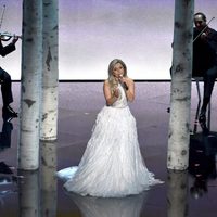 Lady Gaga conmemora a 'Sonrisas y lágrimas' en los Oscar 2015