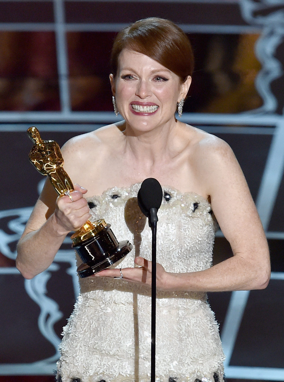 Julianne Moore gana el premio a Mejor actriz en los Oscar 2015