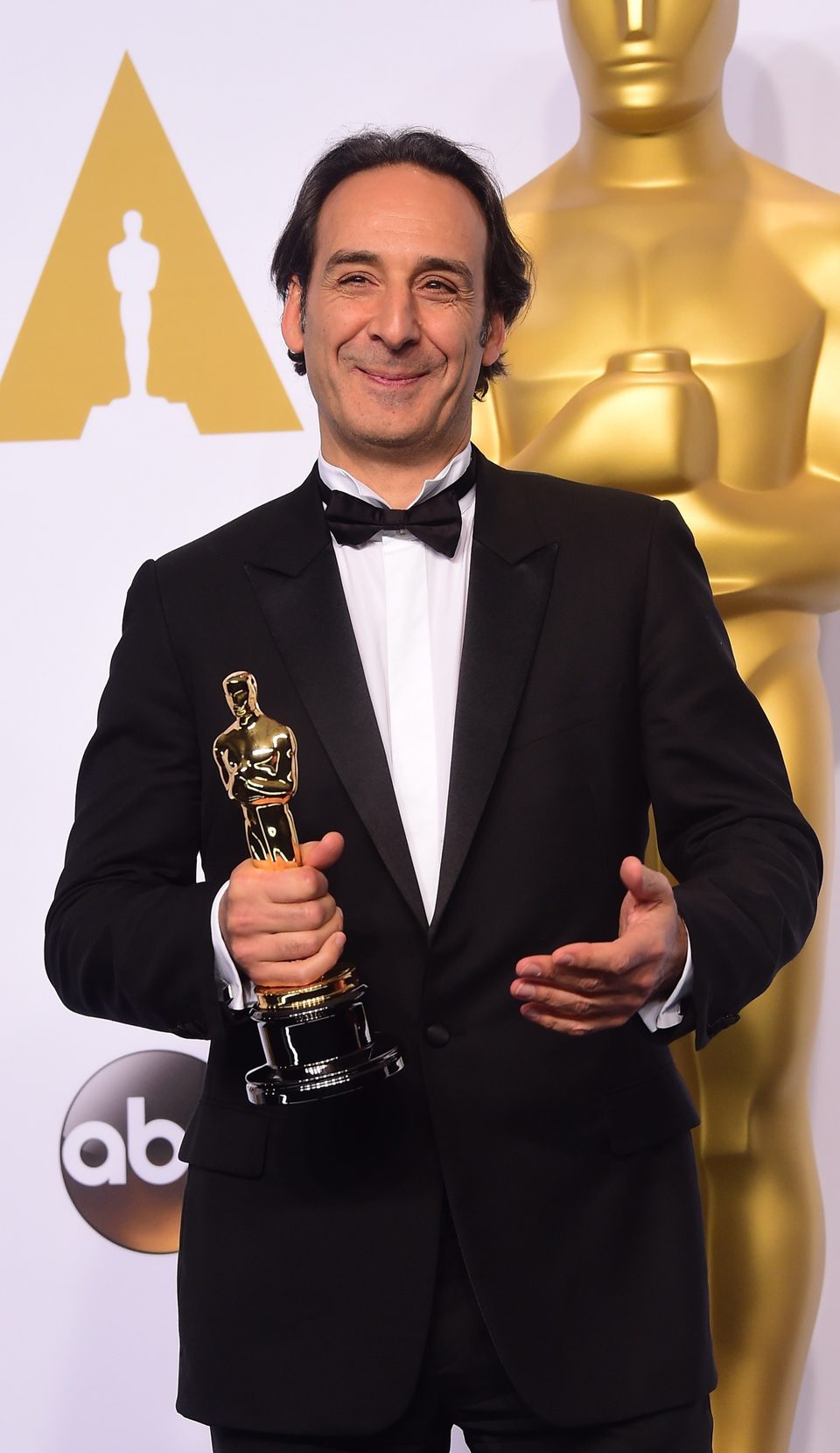 Alexandre Desplat posa con su primer Oscar