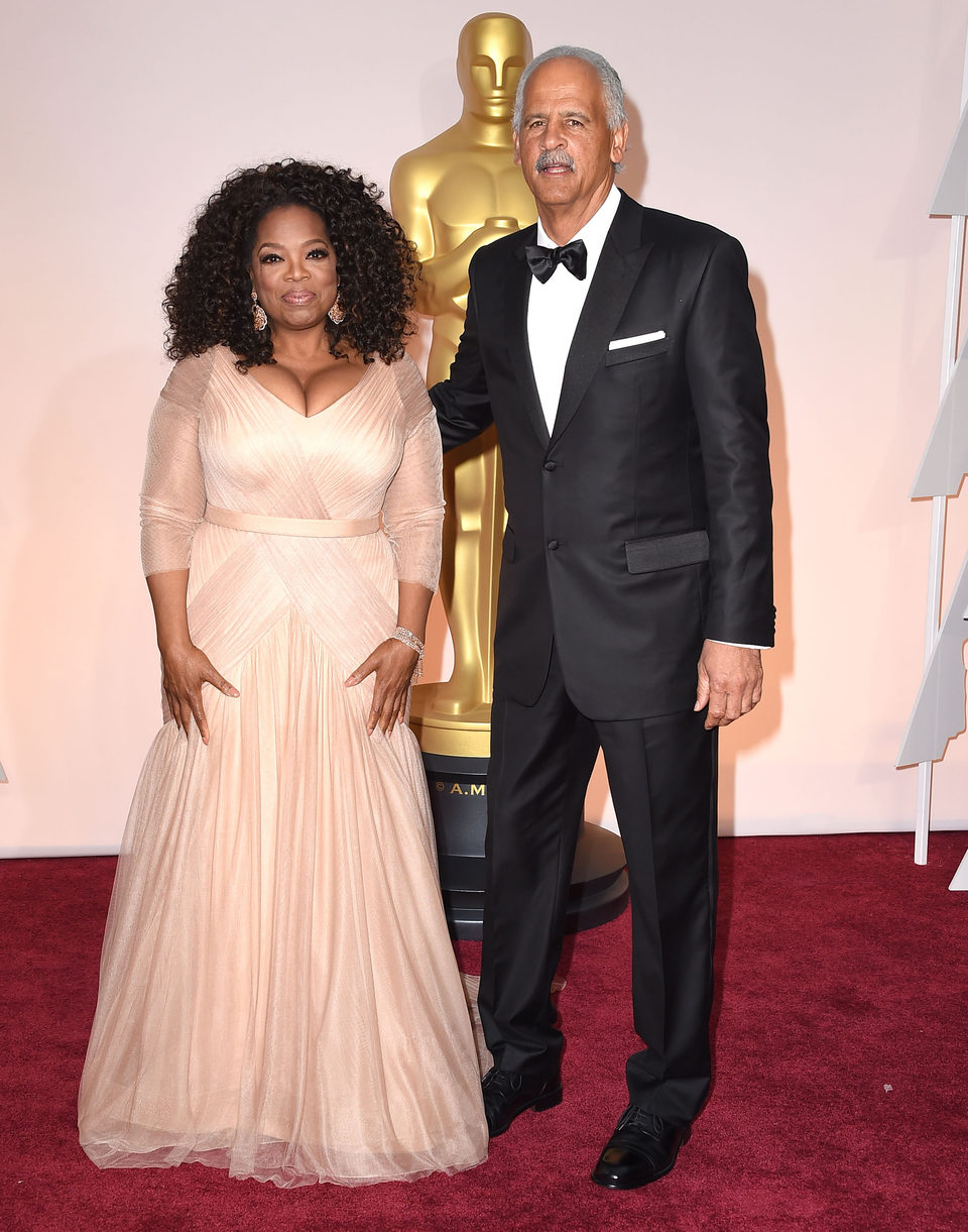 Oprah Winfrey y su marido en la alfombra roja de los Oscar 2015