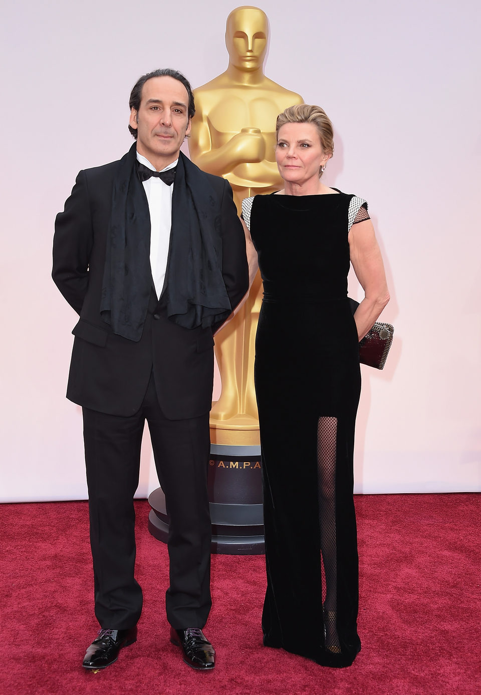 Alexandre Desplat y Dominique Lemonnier en la alfombra roja de los Oscar 2015