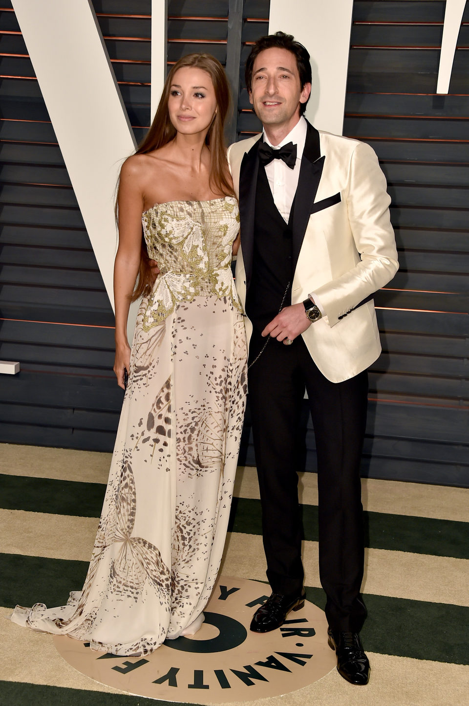 Adrien Brody y Lara Lieto en la alfombra roja de los Oscar 2015