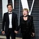 Bennett Miller y Shirley Maclaine en la alfombra roja de los Oscar 2015