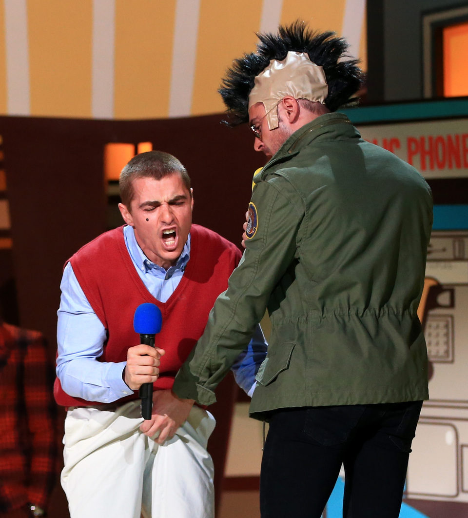 Dave Franco y Zac Efron durante la ceremonia de los MTV Movie Awards 2015