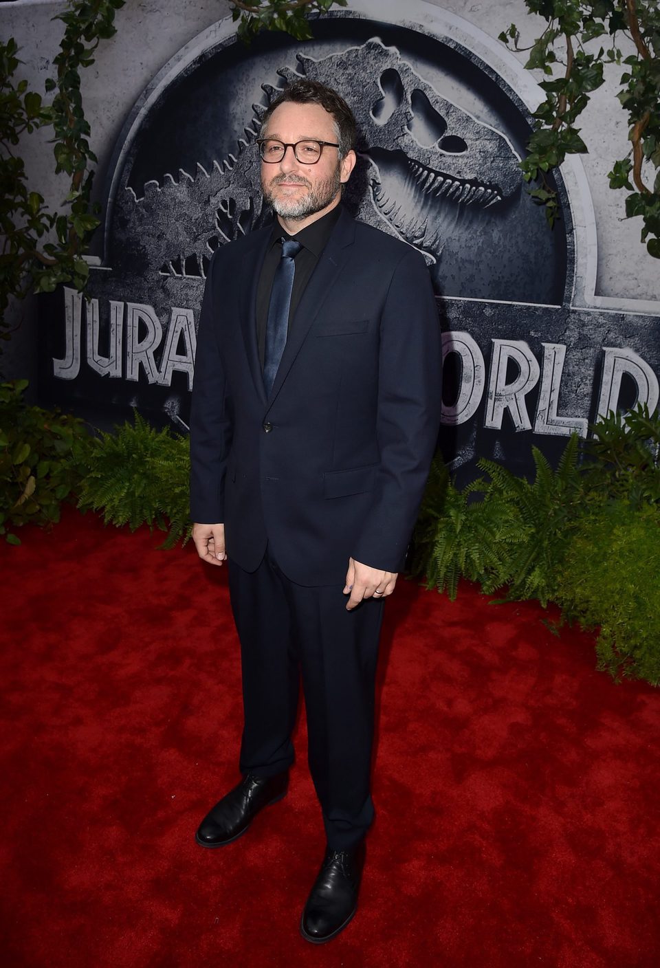 Colin Trevorrow posando en el estreno de su película 'Jurassic World'