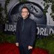 Colin Trevorrow posando en el estreno de su película 'Jurassic World'