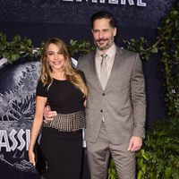 Sofia Vergara y Joe Manganiello posan juntos en el estreno de 'Jurassic World'