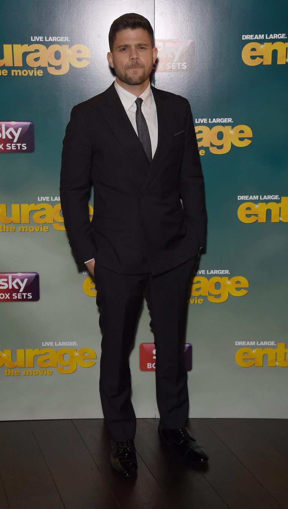 Jerry Ferrera posa en el estreno europeo de 'Entourage'