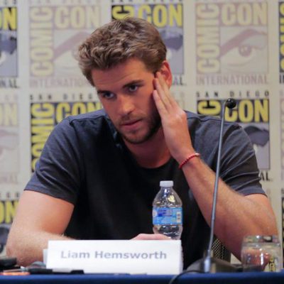 Liam Hemsworth durante la rueda de prensa en la Comic-Con 2015