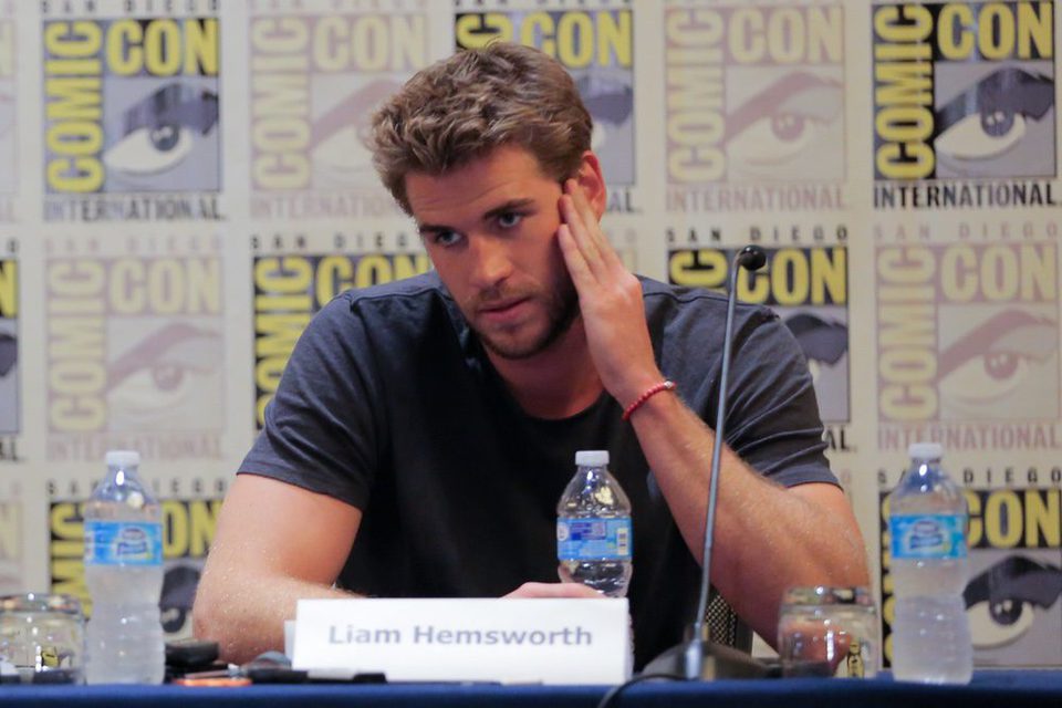 Liam Hemsworth durante la rueda de prensa en la Comic-Con 2015