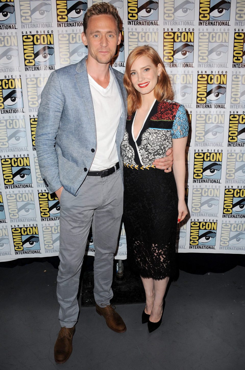 Tom Hiddleston y Jessica Chastain en la Comic-Con 2015