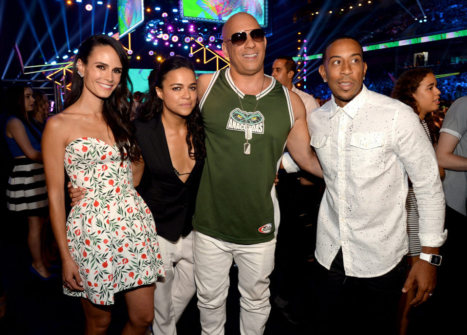 Jordana Brewster, Michelle Rodríguez, Vin Diesel y Ludacris en la gala de los Teen Choice Awards 2015