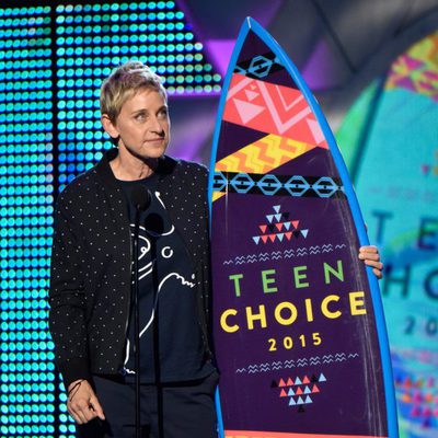 Ellen DeGeneres recoge el Choice Comedian Award en los Teen Choice Awards