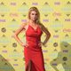 La modelo y actriz Charlotte McKinney en la alfombra roja de los Teen Choice Awards 2015