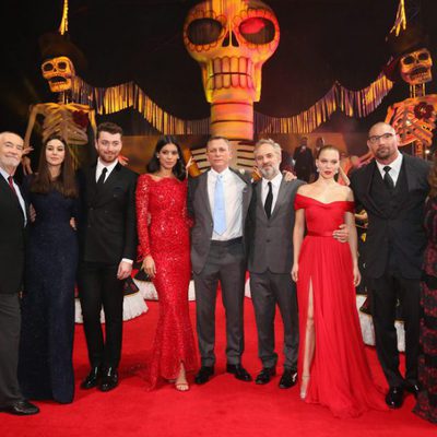 El reparto de 'Spectre' posando en la premiere de Mexico