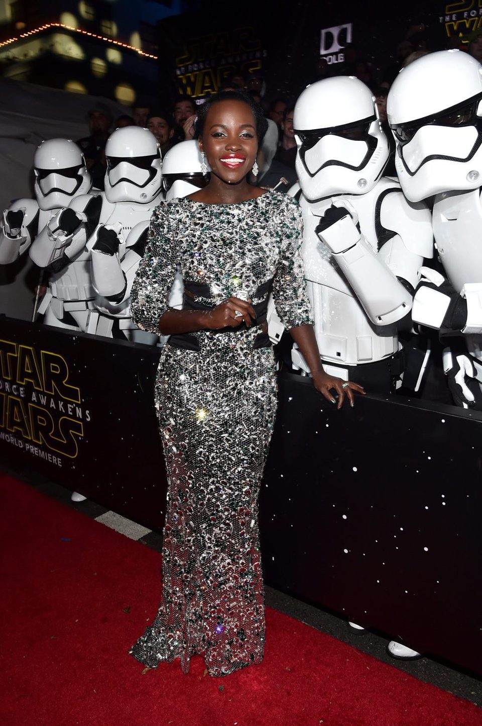 Lupita Nyong'o en la premiere de 'Star Wars: El despertar de la fuerza'