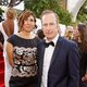 Bob Odenkirk y Naomi Odenkirk en la alfombra roja de los Globos de Oro 2016