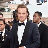 Sam Heughan en la alfombra roja de los Globos de Oro 2016