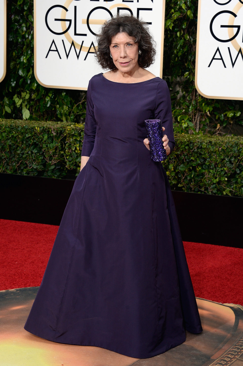 Lily Tomlin en la alfombra roja de los Globos de Oro 2016