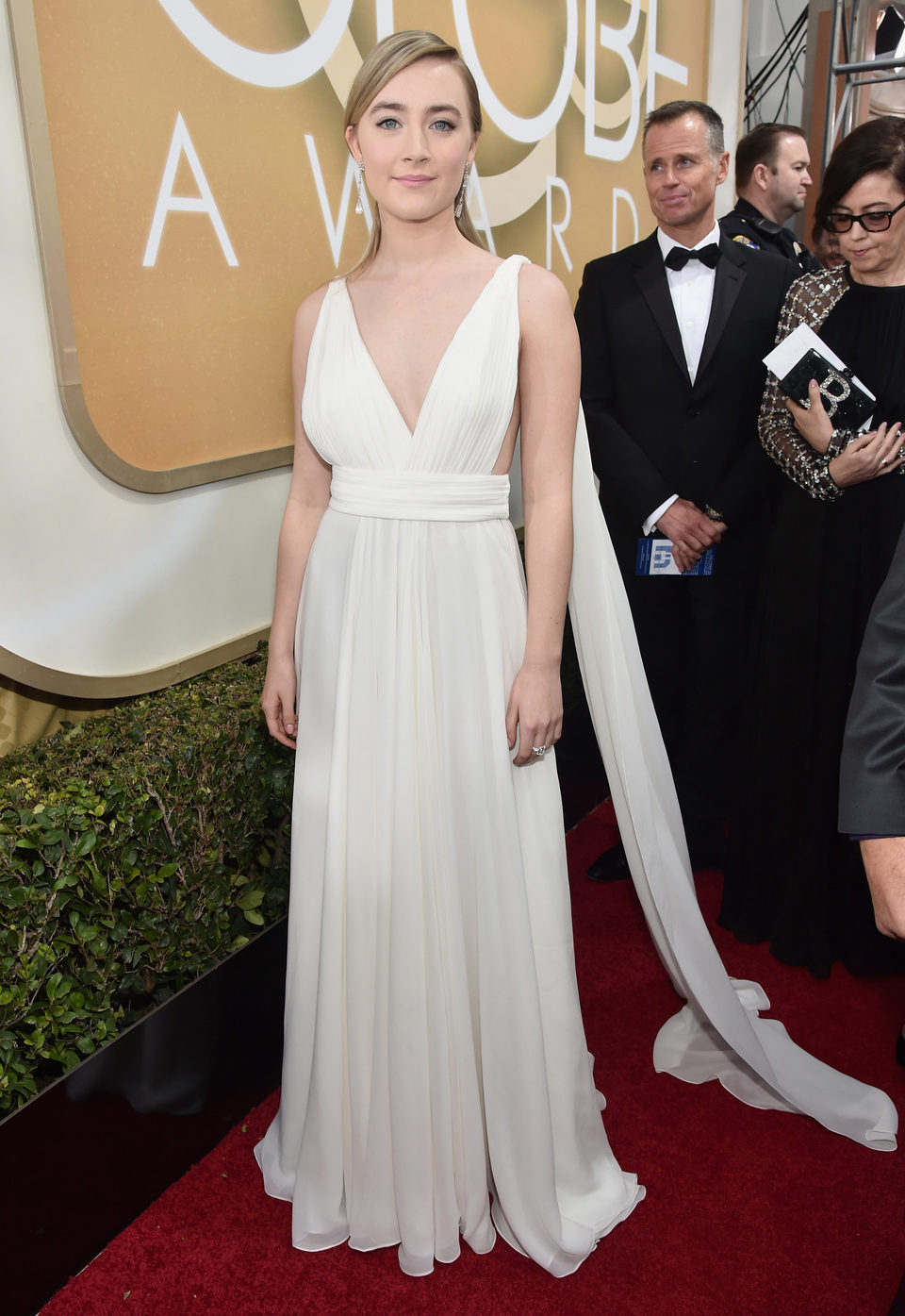 Saoirse Ronan en la alfombra roja en los Globos de Oro 2016