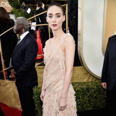 Rooney Mara en la alfombra roja de los Globos de Oro 2016