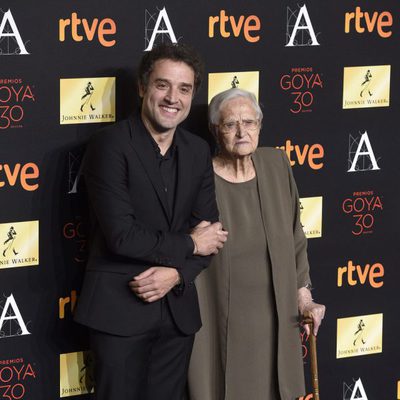 Daniel Guzmán y su abuela Antonia en la cena de los nominados a los Goya 2016