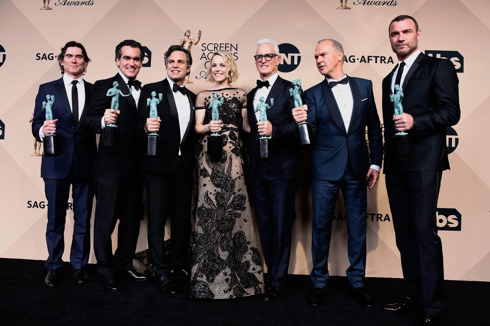 El reparto de 'Spotlight' con su premio en los SAG Awards 2016