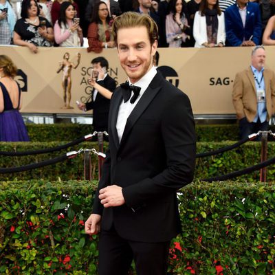 Eugenio Siller en la alfombra roja de los SAG Awards 2016