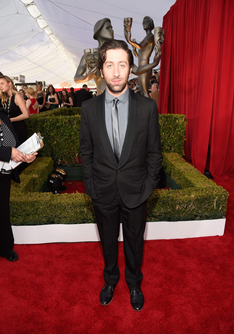 Simon Helberg en la alfombra roja de los SAG Awards 2016