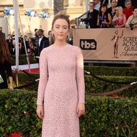 Saoirse Ronan en la alfombra roja de los SAG Awards 2016