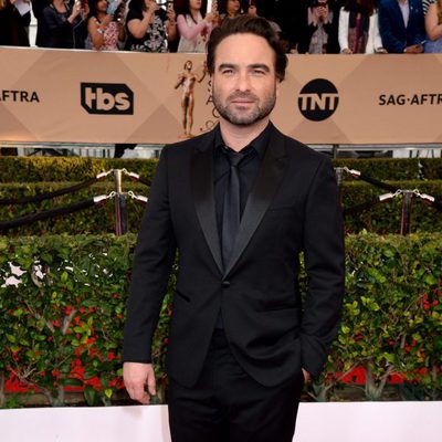 Johnny Galecki en la alfombra roja de los SAG Awards 2016